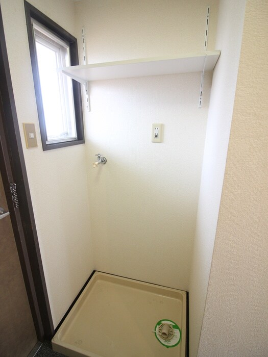 物件内観写真14　(洗濯機置場)