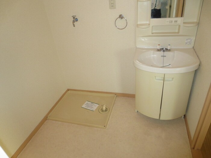 物件内観写真13　(洗濯機置場)