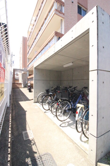 物件外観写真4　(駐輪場)