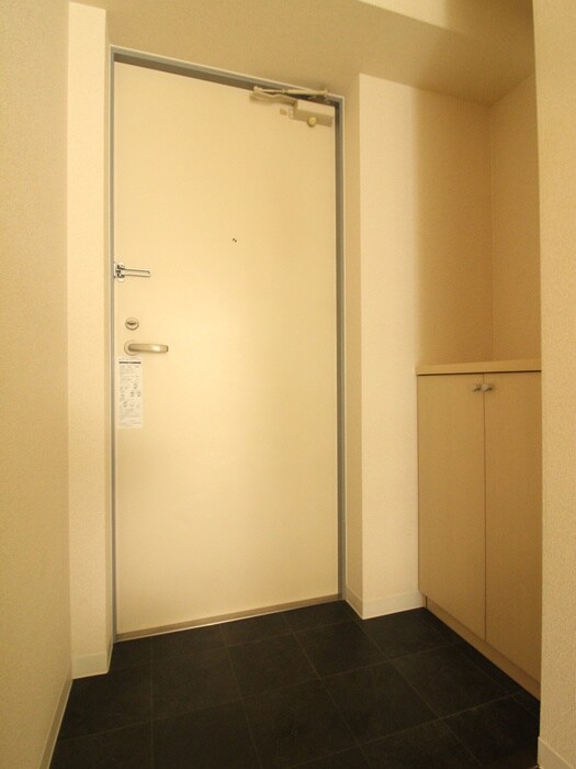 物件内観写真16　(玄関)