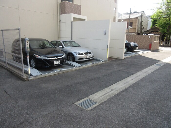 物件外観写真5　(駐車場)