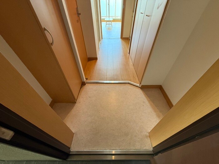 物件内観写真15　(玄関)