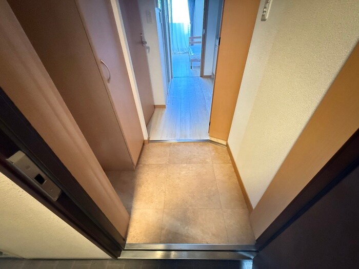 物件内観写真15　(玄関)