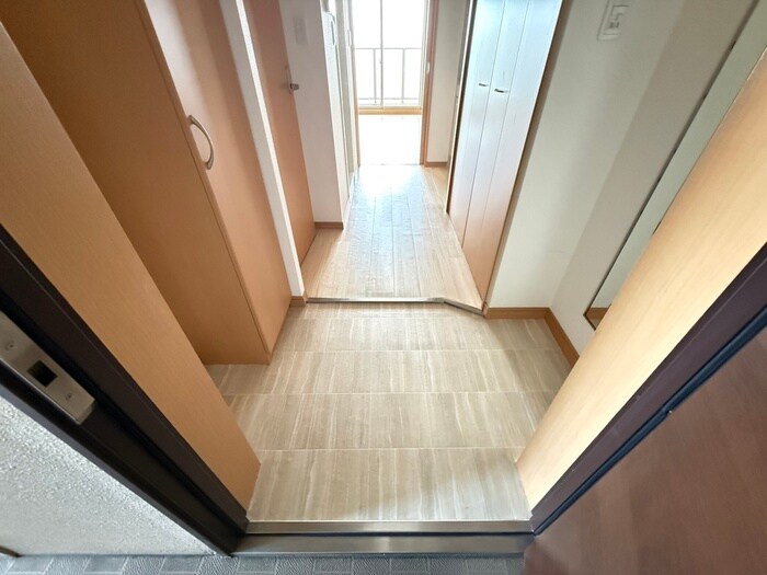 物件内観写真15　(玄関)