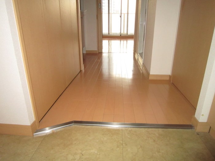 物件内観写真16　(玄関)