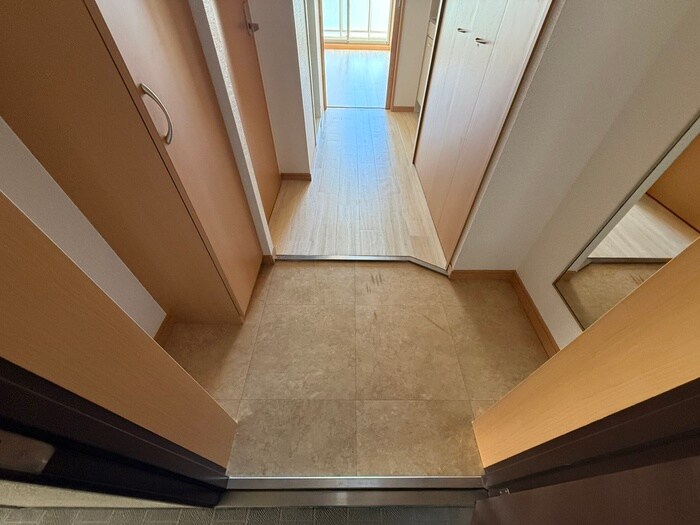 物件内観写真16　(玄関)