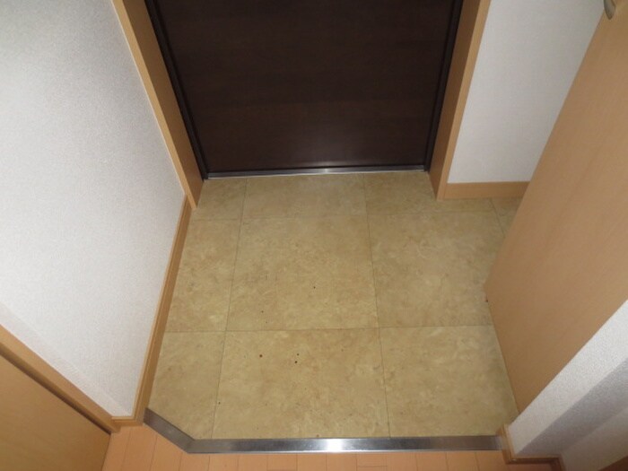 物件内観写真16　(玄関)