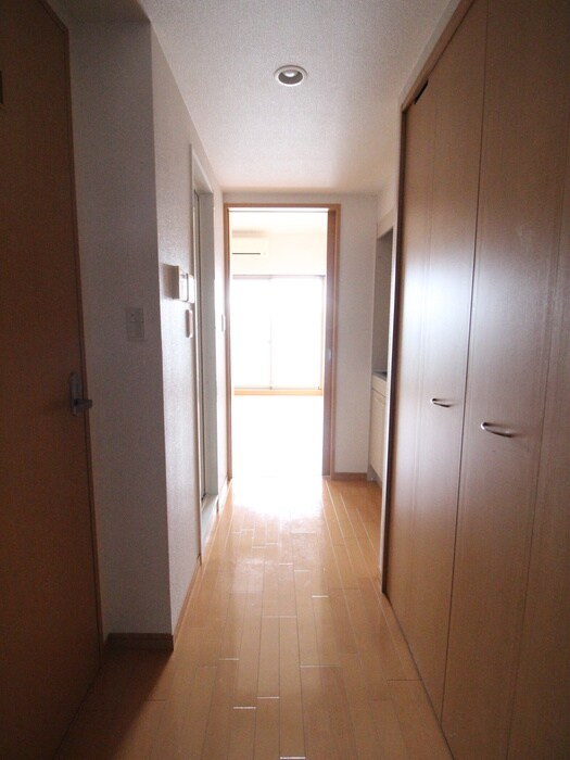 物件内観写真17　(廊下)