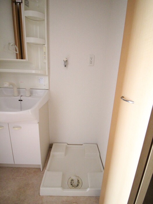 物件内観写真18　(洗濯機置場)