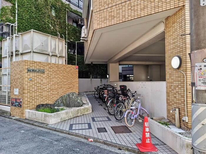 物件外観写真5　(駐輪場)