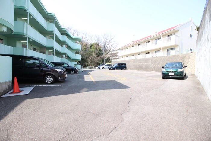 物件外観写真3　(駐車場)