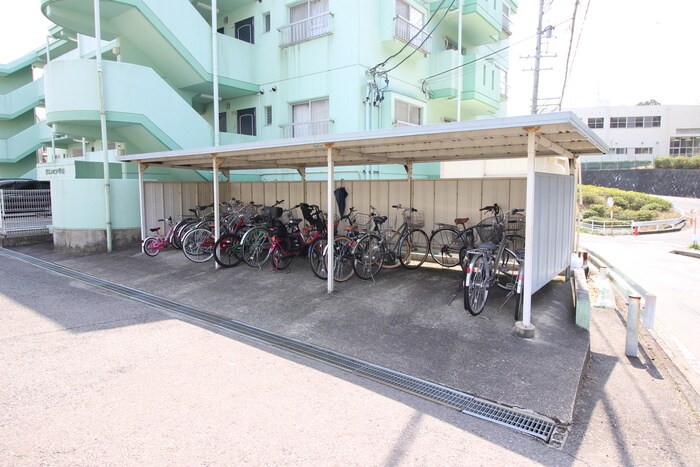 物件外観写真4　(駐輪場)