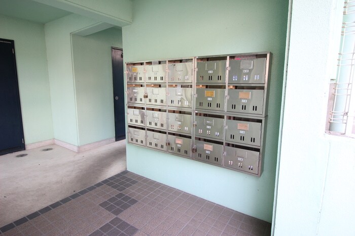 物件外観写真5　(エントランス部分)