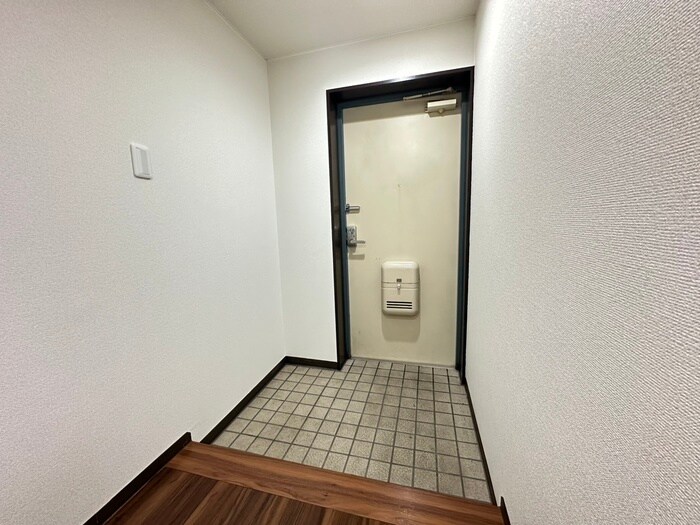 物件内観写真15　(玄関)