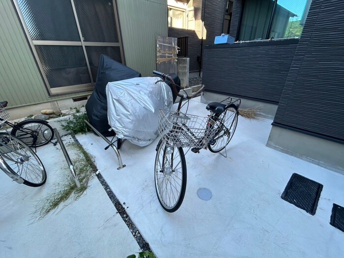 物件外観写真6　(駐輪場)
