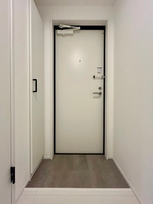 物件内観写真16　(玄関)