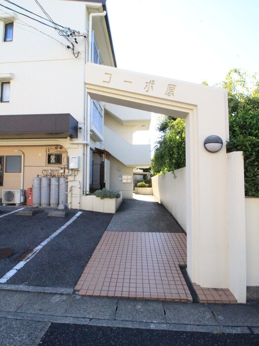 物件外観写真2　(エントランス部分)