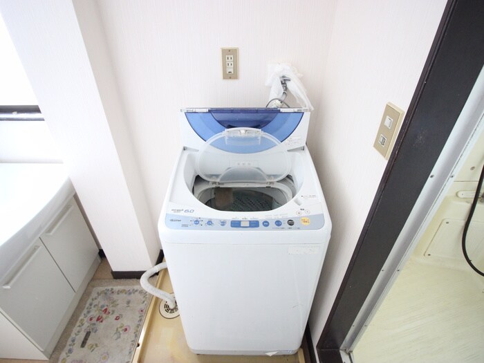 物件内観写真12　(洗濯機置場)