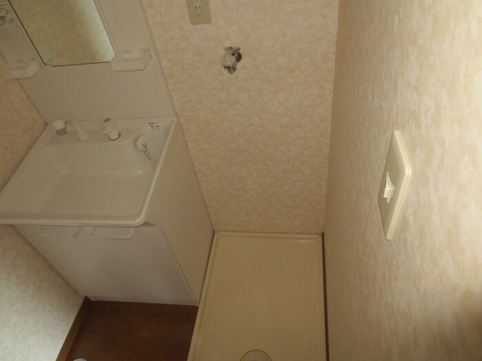 物件内観写真18　(洗濯機置場)