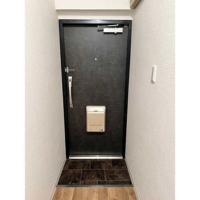 物件内観写真5　(玄関)