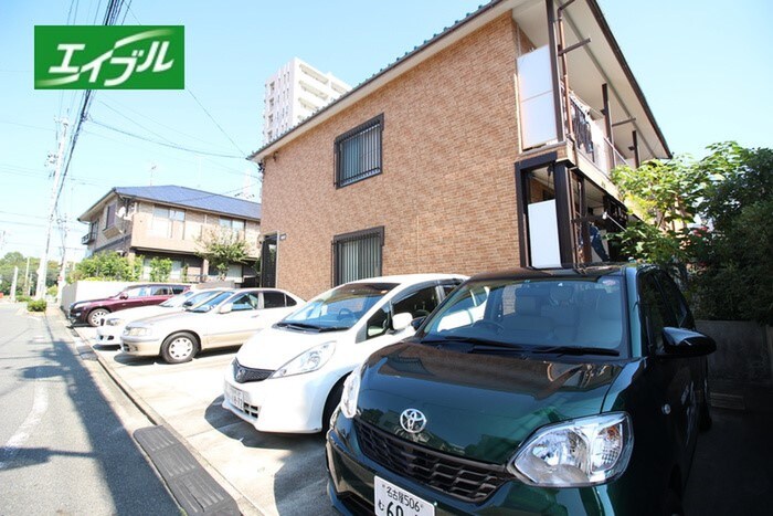 物件外観写真3　(駐車場)