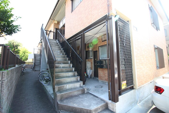 物件外観写真4　(エントランス部分)