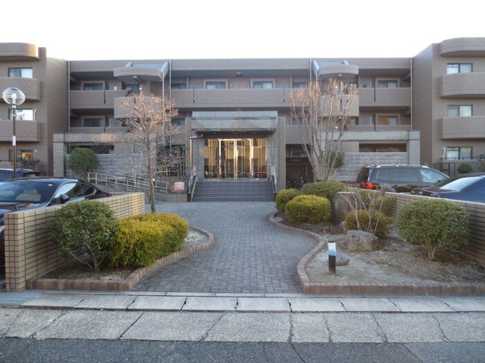 グランドコート鴻ノ巣の外観写真