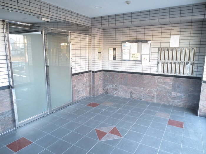 グランドコート鴻ノ巣のエントランス部分