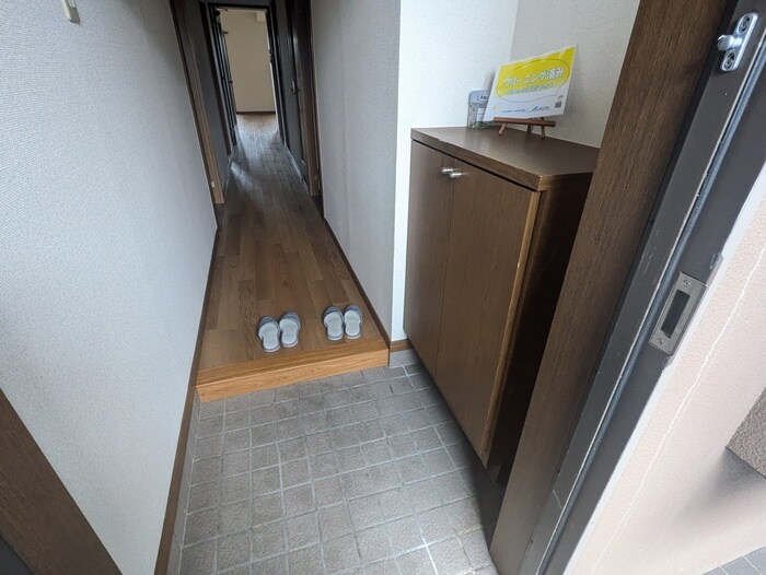 グランドコート鴻ノ巣の玄関