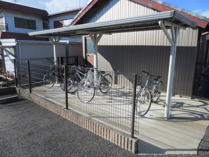 物件外観写真2　(駐輪場)