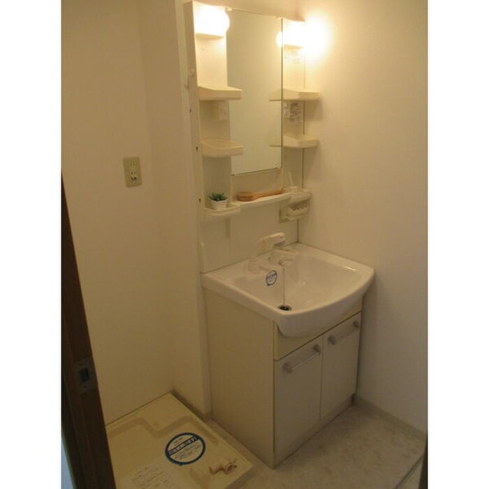 物件内観写真14　(洗濯機置場)