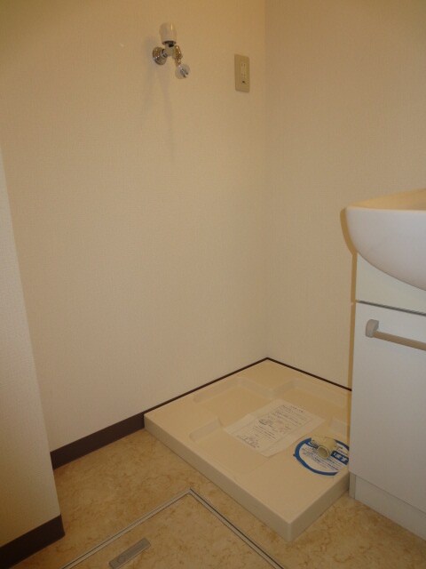 物件内観写真15　(洗濯機置場)