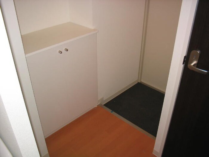 物件内観写真8　(玄関)
