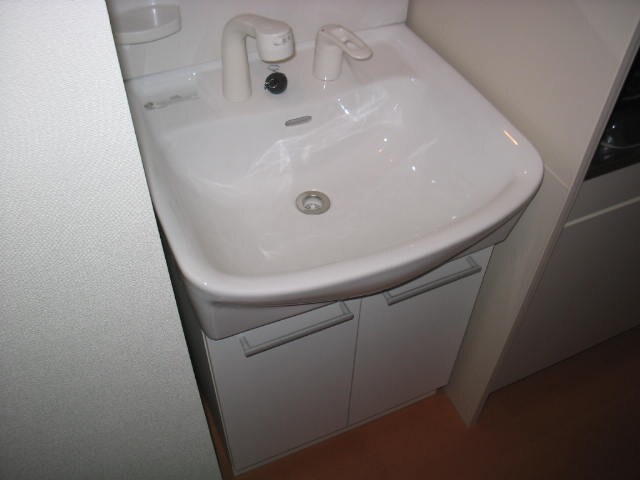 物件内観写真8　(洗面)