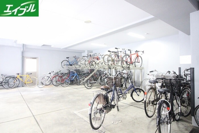 物件外観写真4　(駐輪場)
