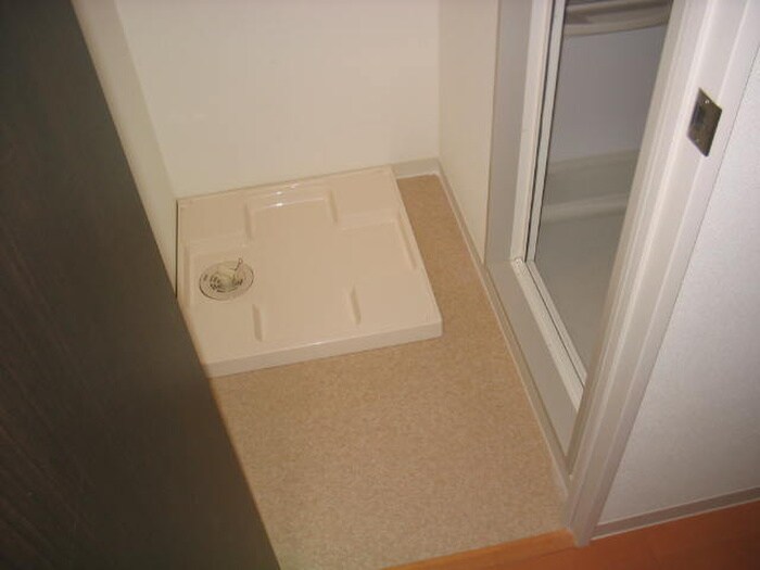 物件内観写真10　(洗濯機置場)