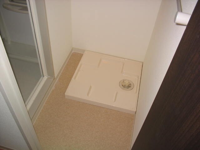 物件内観写真11　(洗濯機置場)