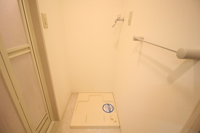 物件内観写真13　(洗濯機置場)