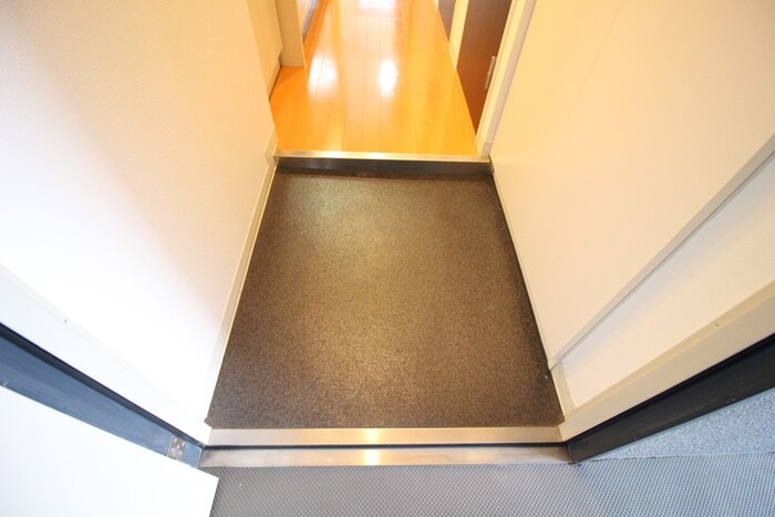 物件内観写真15　(玄関)