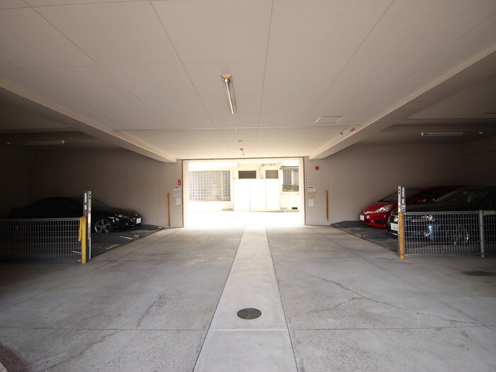 物件外観写真3　(駐車場)