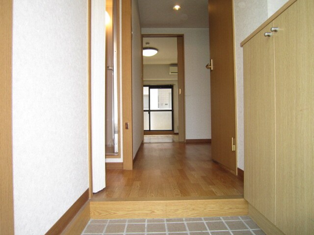 物件内観写真7　(玄関)