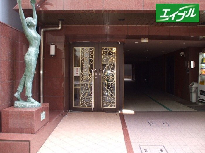 物件外観写真2　(駐車場)