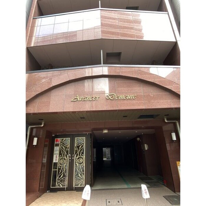 物件外観写真6　(エントランス部分)