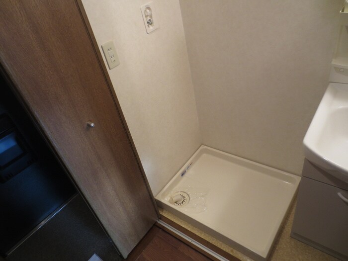 物件内観写真13　(洗濯機置場)