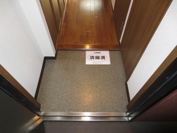 物件内観写真17　(玄関)