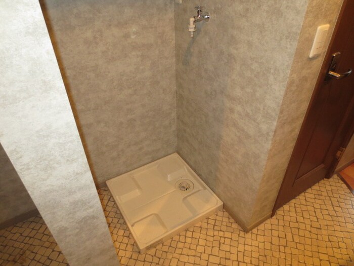 物件内観写真9　(洗濯機置場)