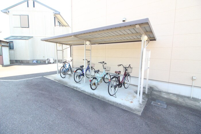 物件外観写真5　(駐輪場)