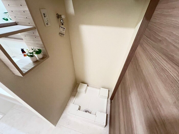 物件内観写真13　(洗濯機置場)