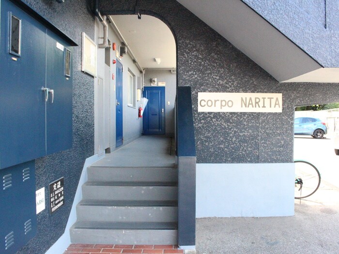 物件外観写真3　(エントランス部分)