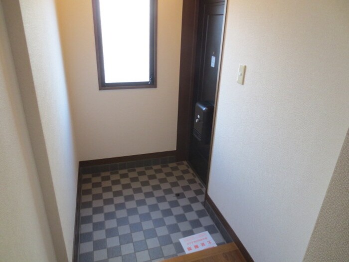 物件内観写真16　(玄関)